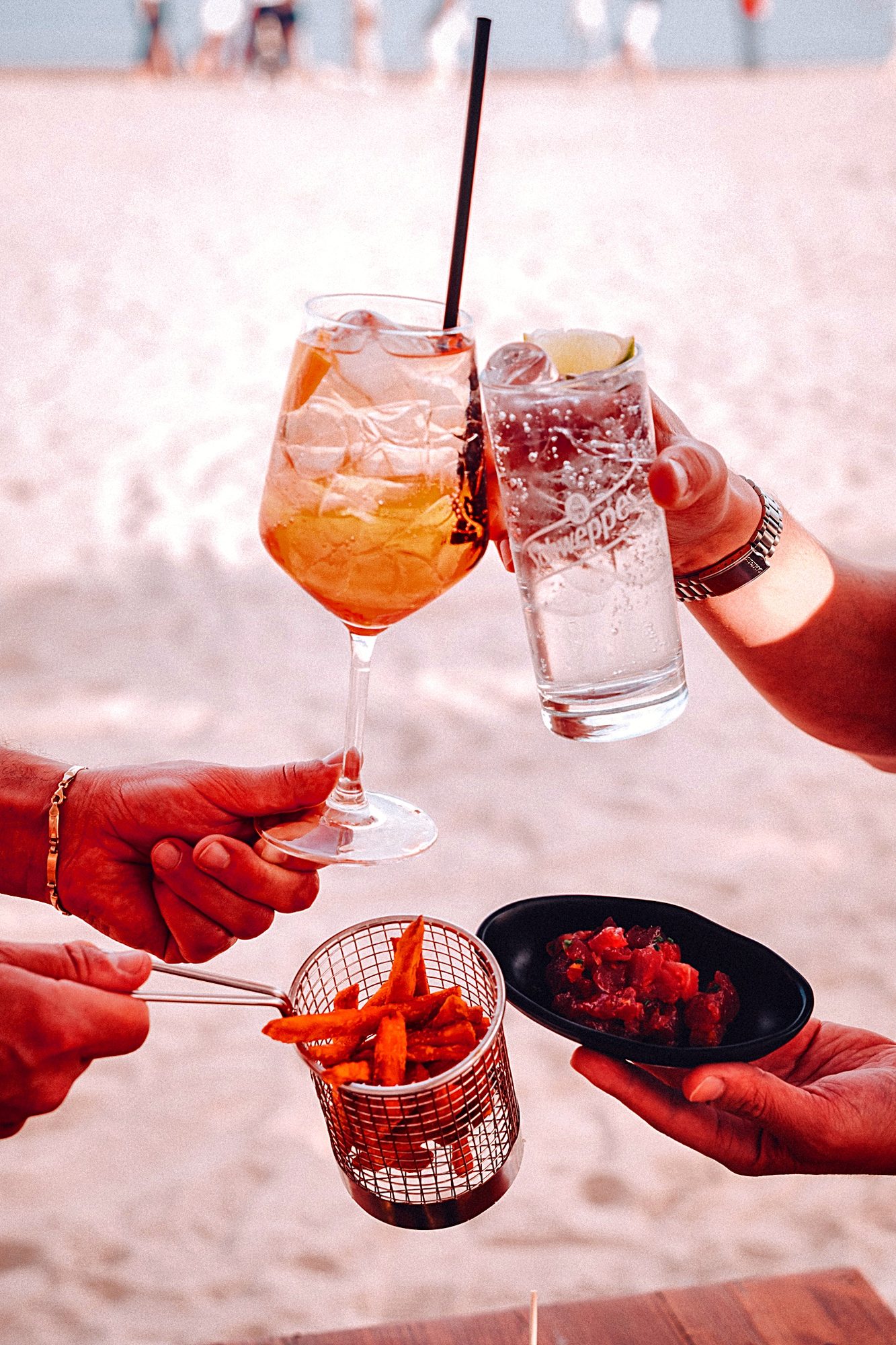 Aperitivo Happy Hour e Apericena ad Acqua Pazza, Scauri
