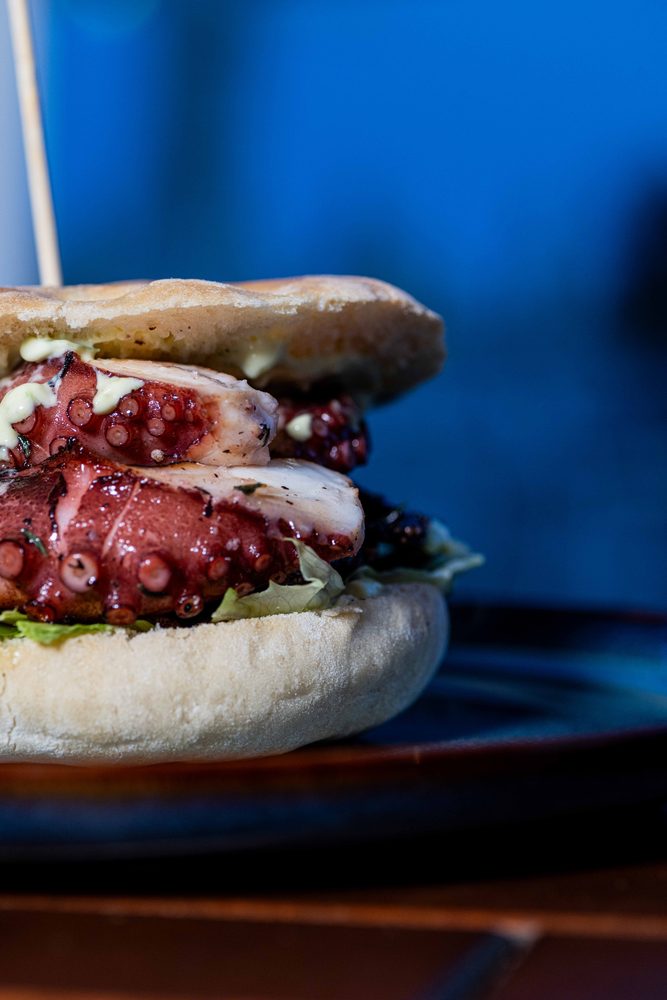 Panino con polpo grigliato