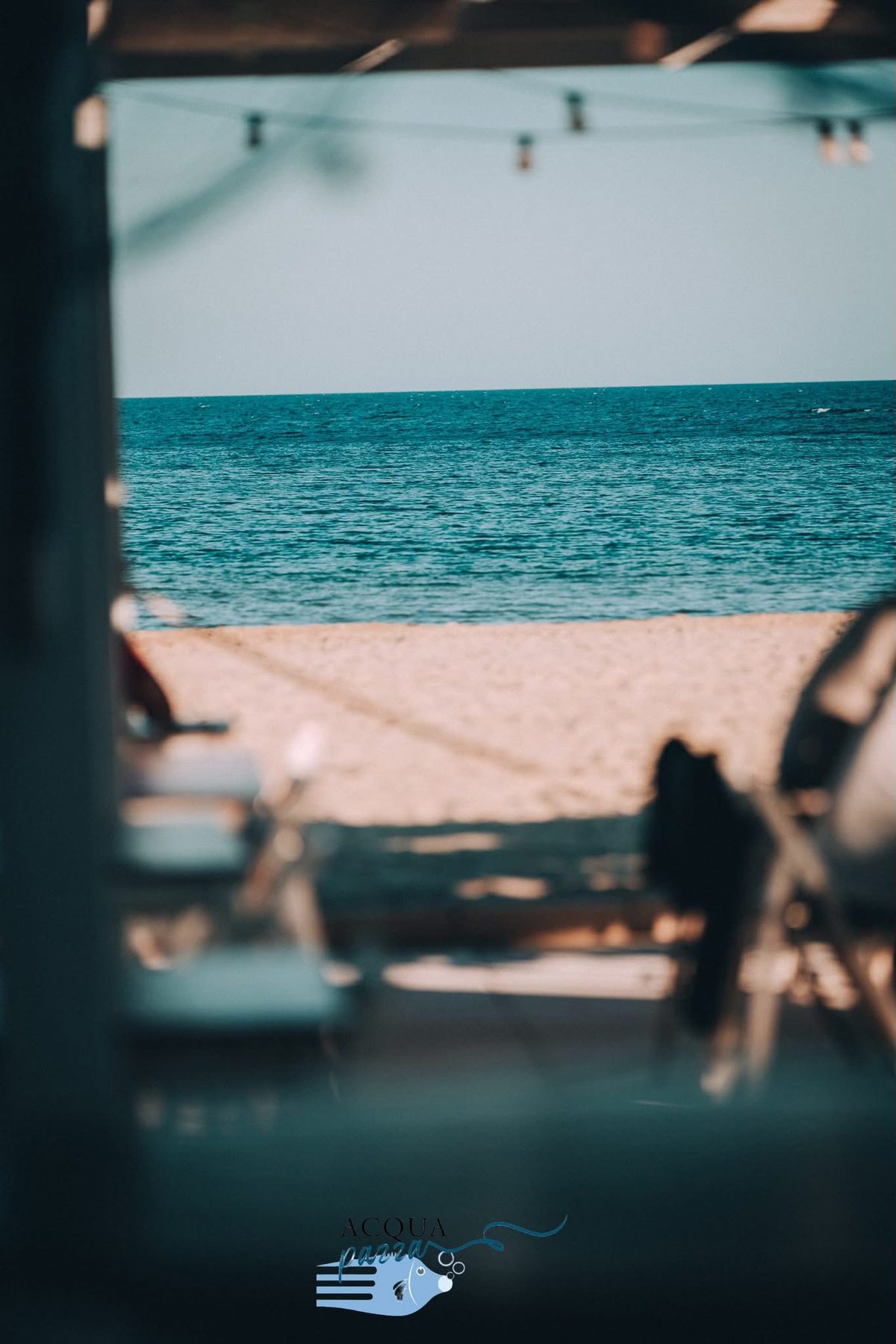 La vista sul mare dall'area relax di Acqua Pazza, sul lungomare di Scauri